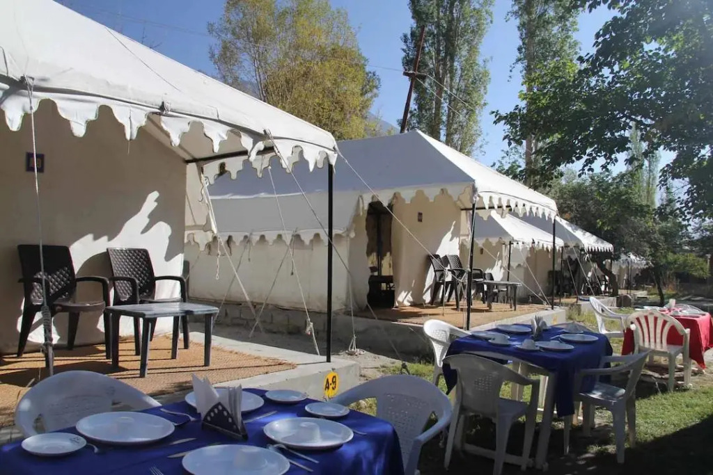 Royal Deluxe Camp