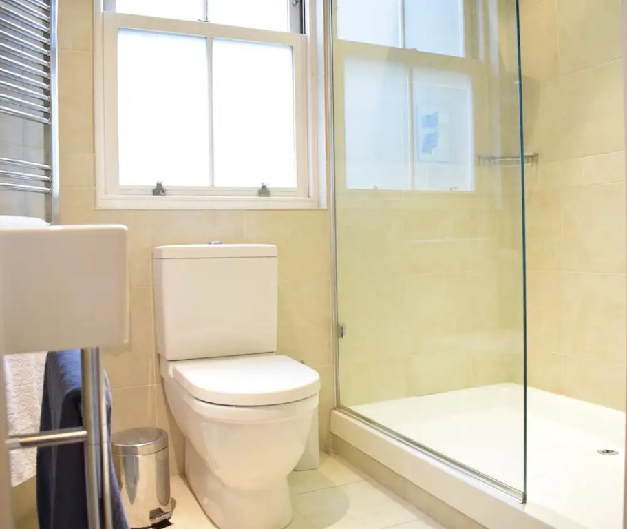 4 Bedroom Family House in Shepherd's Bush