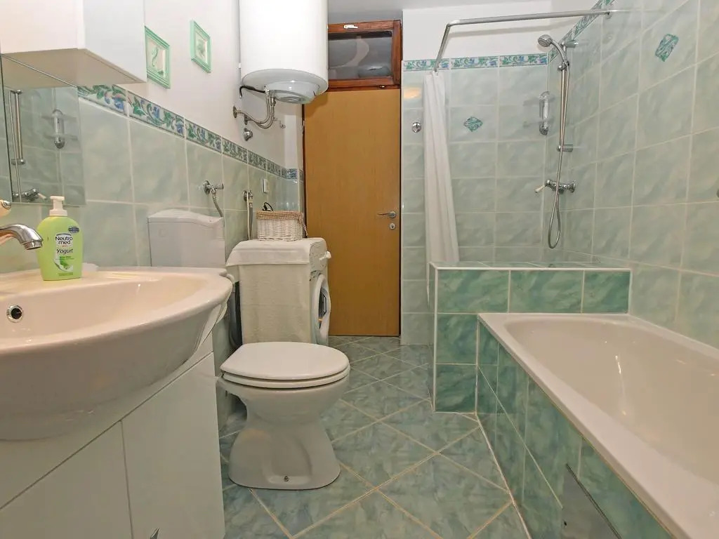 Apartment 389