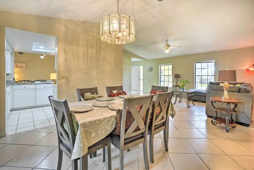 3 Mi to Philippe Park & Pier: Stunning Retreat