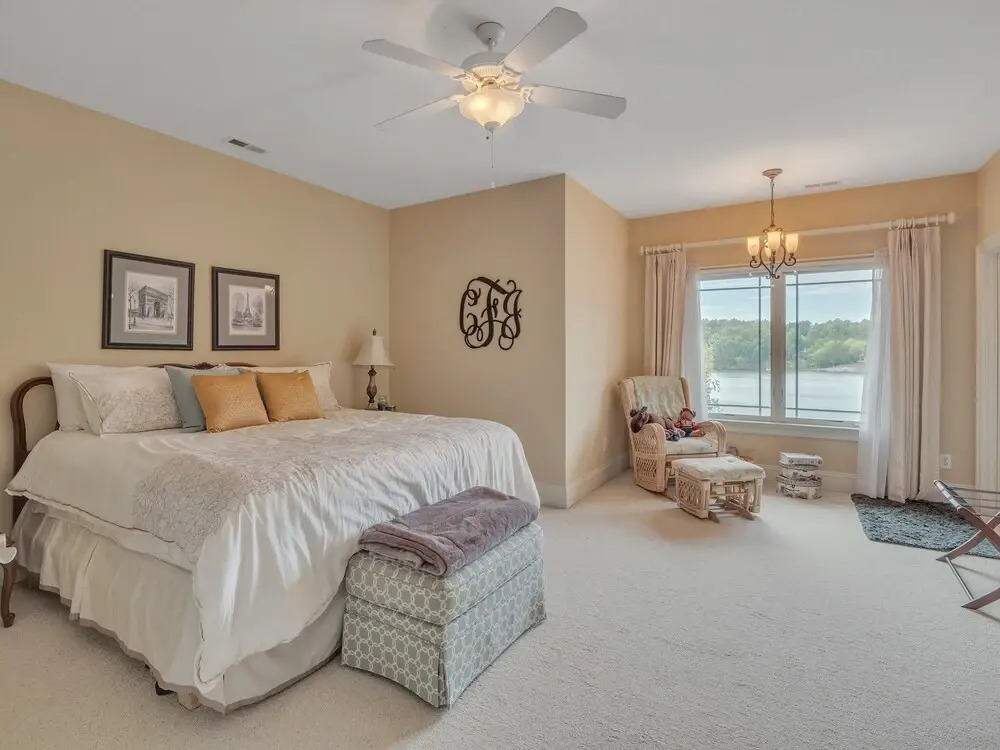 Extraordinary Lake Front Home With Boat Dock , Private Deck And Fire Pit 3 Bedroom Home by Redawning