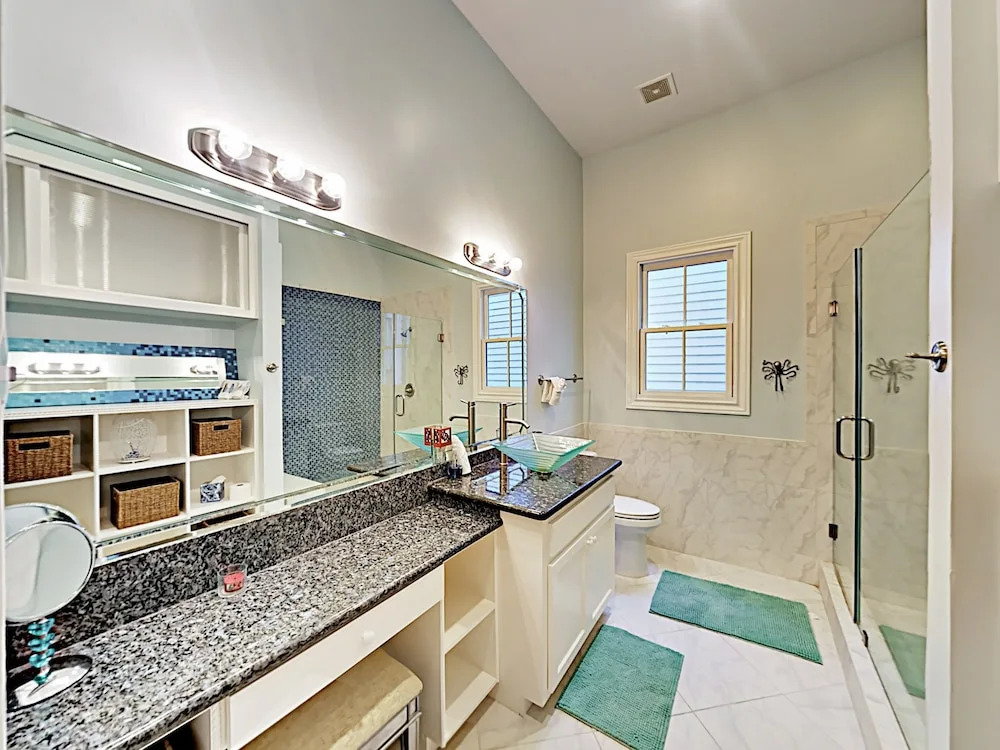 Renovated Historical - 2 Br Apts