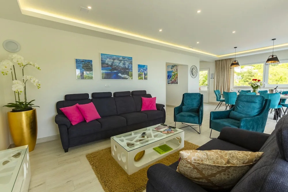 Villa Romance