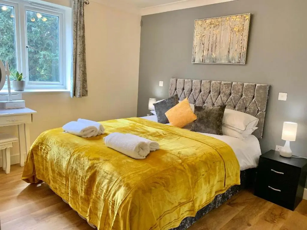 An ENTIRE 2beds, 2bathrooms, free Wifi, Free Parking, Oxford