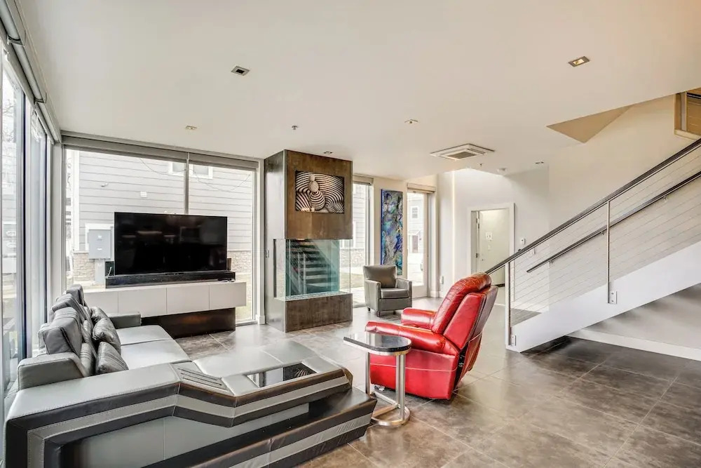 Road America Retreat: Modern Villa w/ Garage