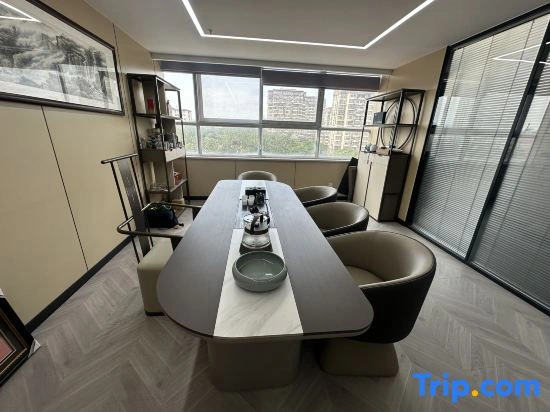 Palace Hotels（Beijing Shijingshan Wanda Plaza Bajiao Amusement Park Station）