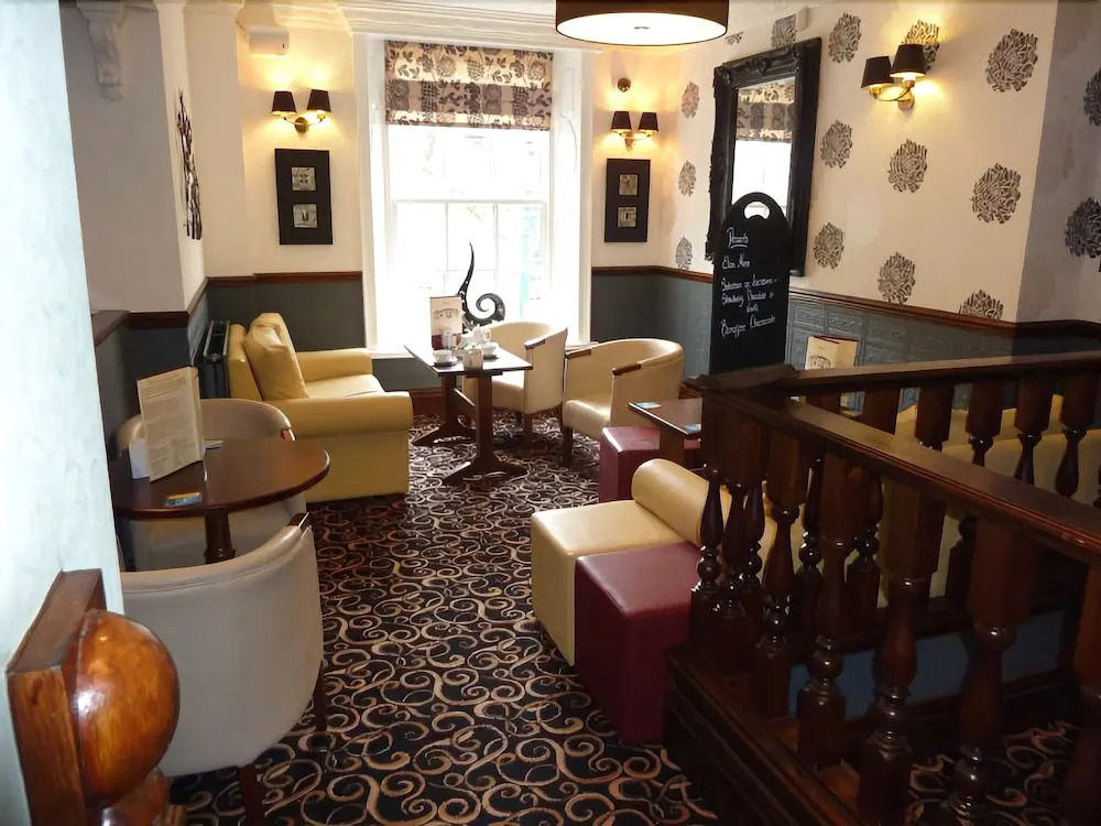 The Queen Hotel