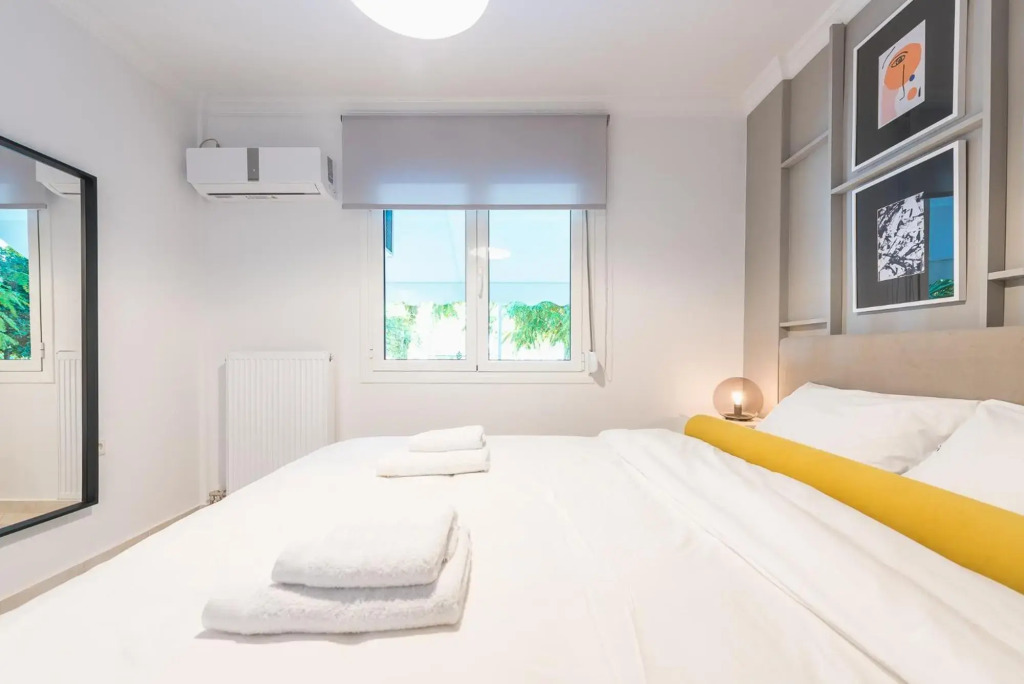 2 stops to Acropolis - Free Cancellation - Terrace