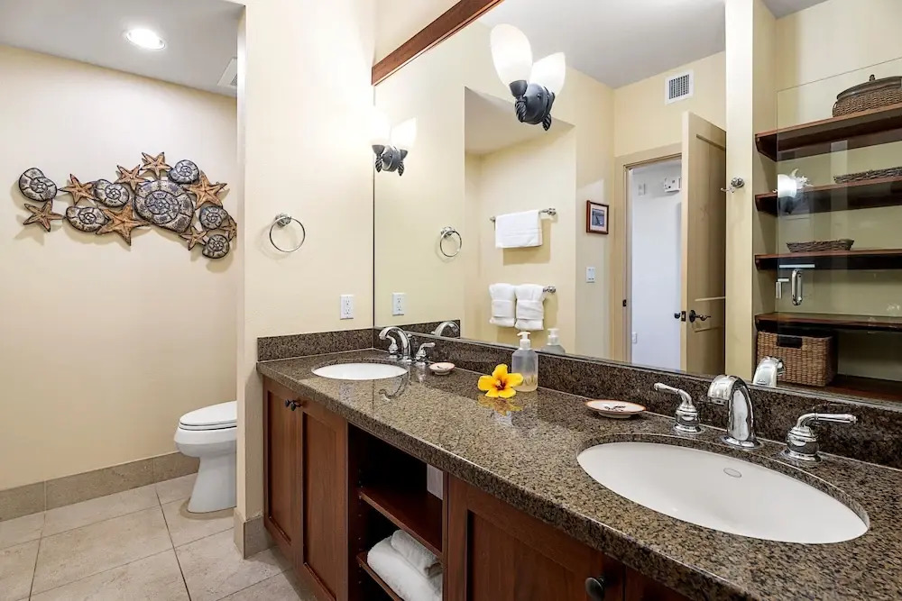 Ground Floor, Ocean View, Walking Distance to Shops, Food & Beach! - Vrkcv