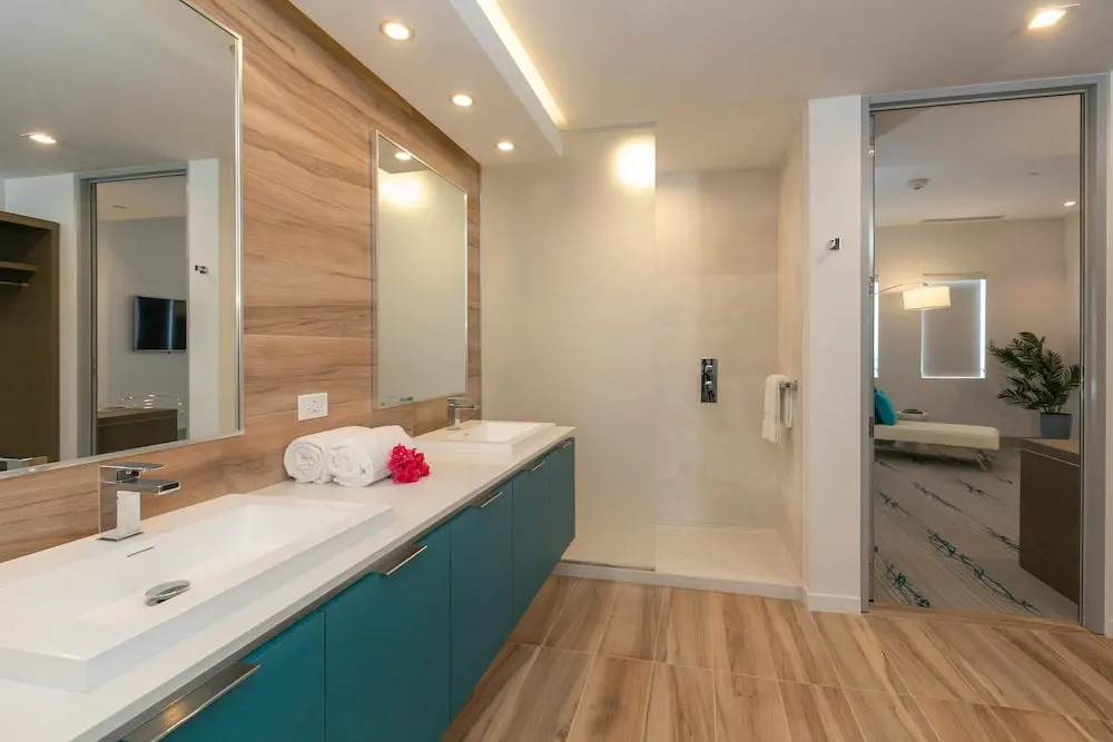 Marketplace Suites