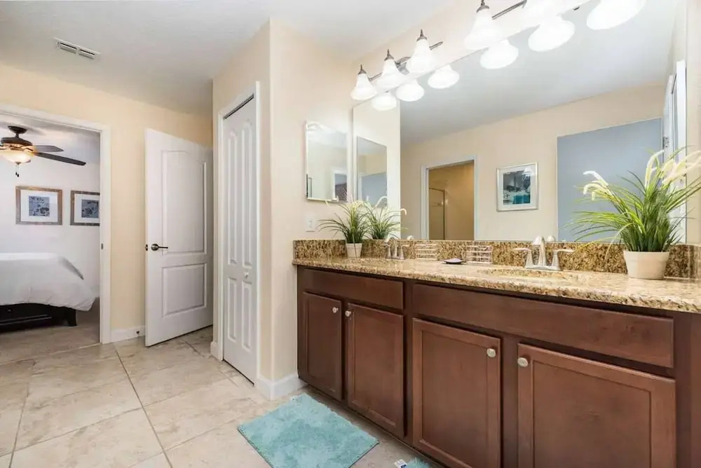 1426 Wexford WAY Davenport, 8bed