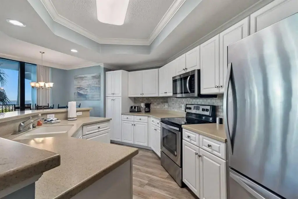 Phoenix on the Bay 2206- Elegant condo w/Lazy River Vortex Slide & Bay Views!