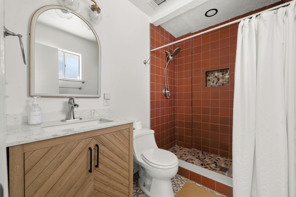 Abuela House with Pool - 4Bed
