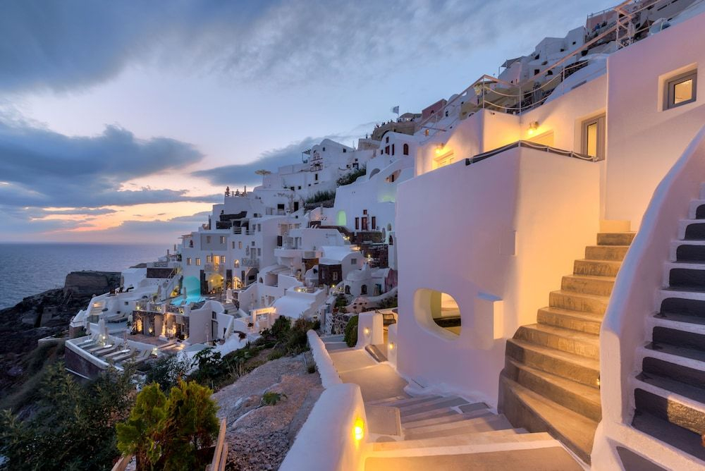 ArmonOia Luxury Caves