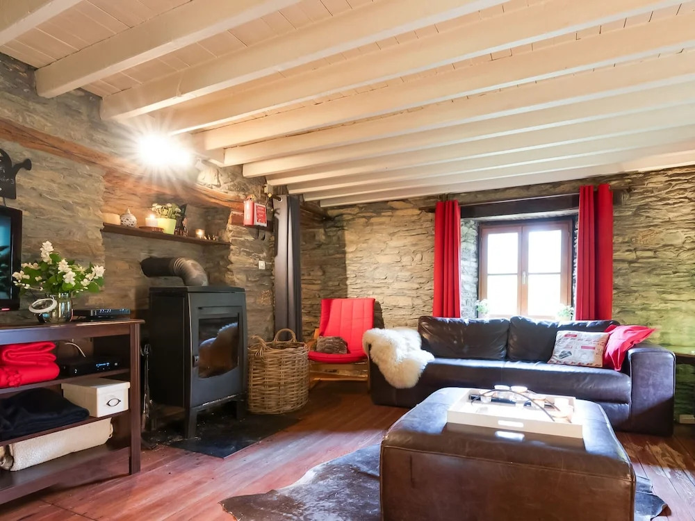 Detached Holiday Home with Sauna & Open Fire near Houffalize
