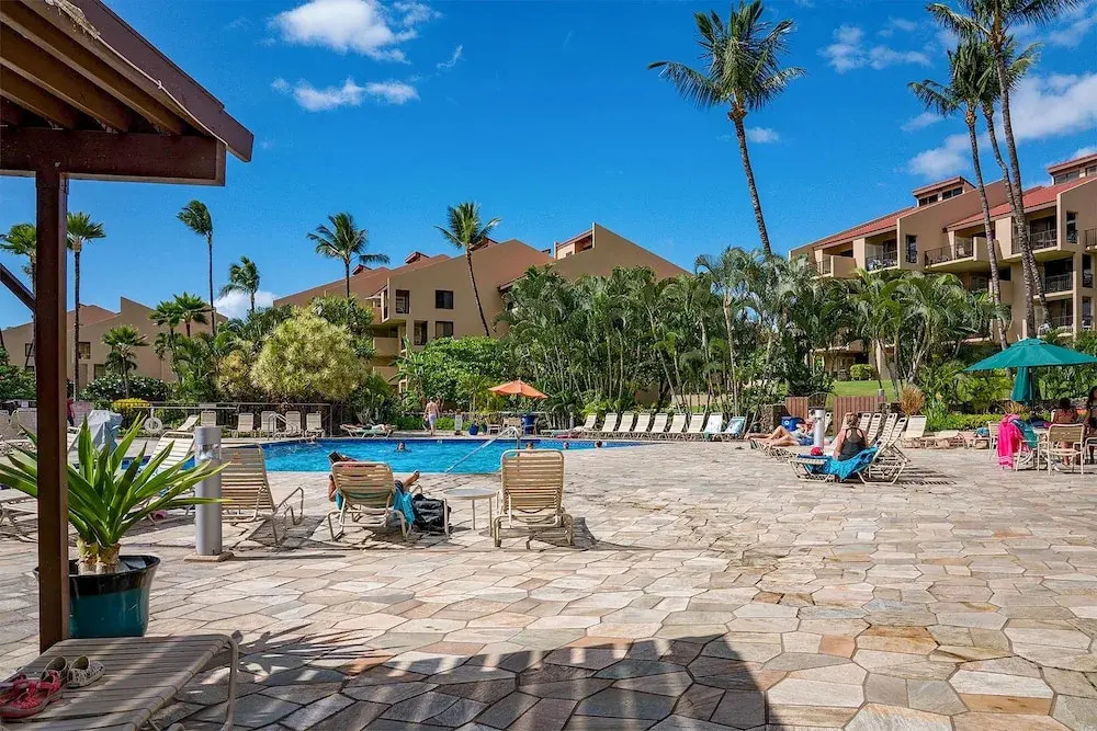Kamaole Sands 6-303 - Courtyard and Ocean Views From Renovated 3rd Floor Condo