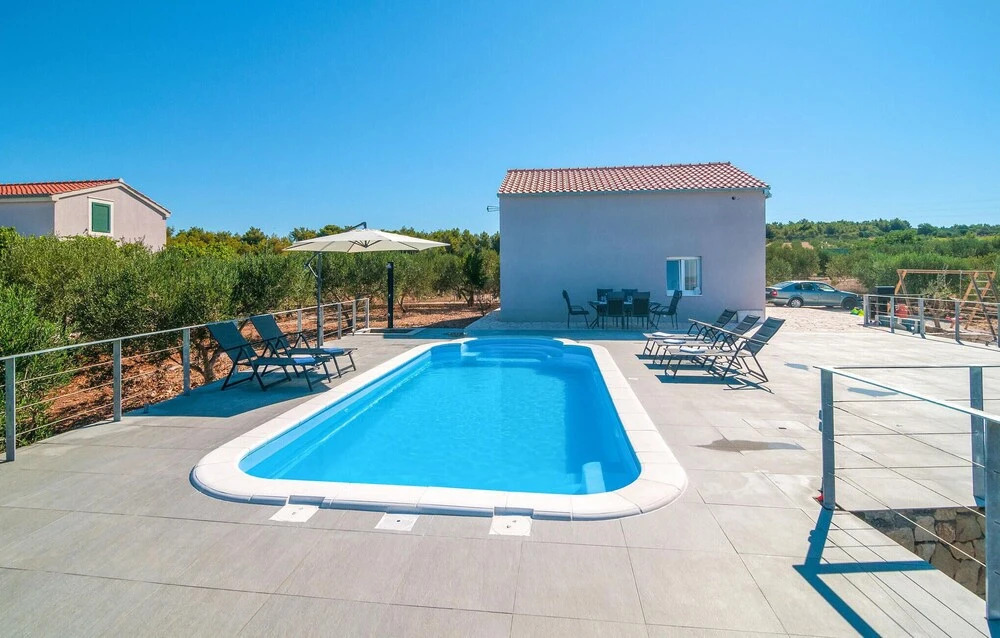 Awesome Home In Sutivan