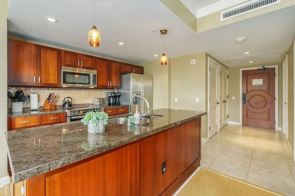 Honua Kai Hokulani 934, Renovated, AC, Large Lanai, No Carpet, Amazing Views!
