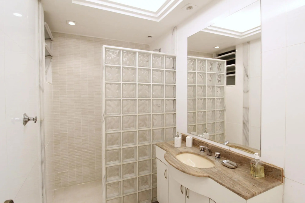 Pineapples A306 | 3 bedroom beach next Z2