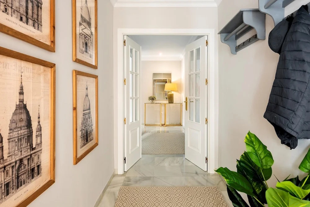 Luxury 3 Bd Apartment Next to the Cathedral. Constitución III