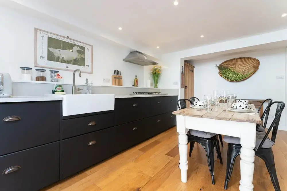 Host Stay Sunny Terrace on Robert Street