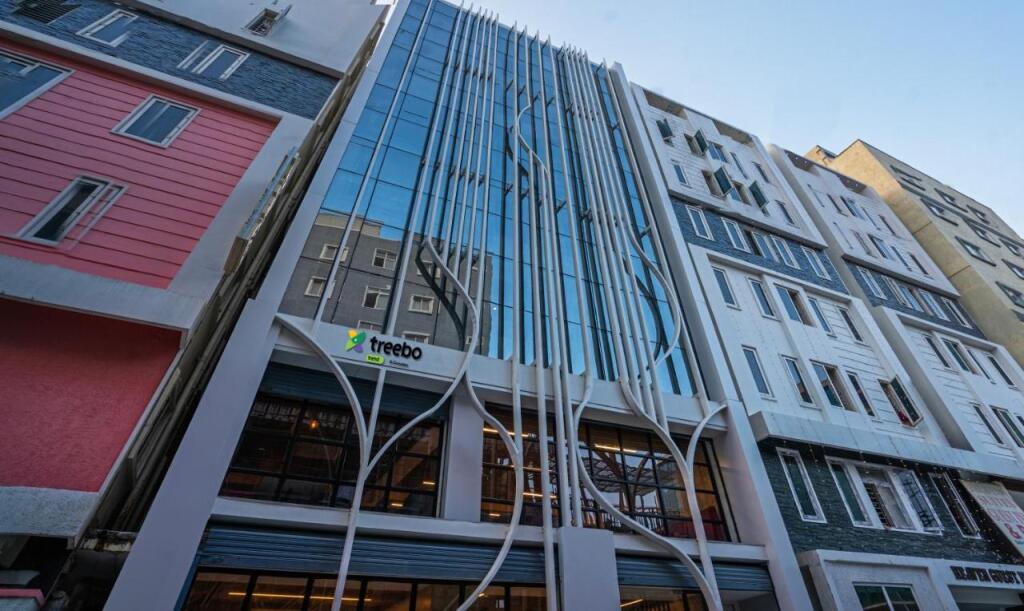 Treebo Premium D Consulate, 5 Mins Walk To Us Consulate