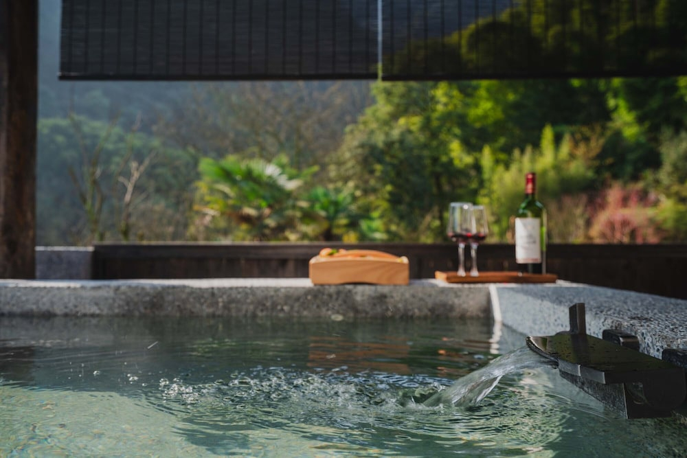 Emeishan XiaoshanQing Luxury Resort