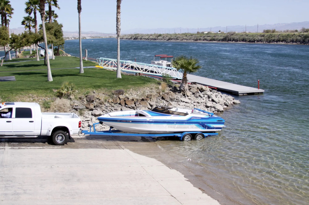 Avi Resort & Casino