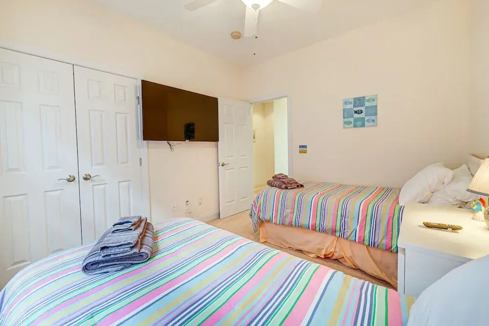 Breezy Kure Beach Home - Walk to Pier & Ocean!