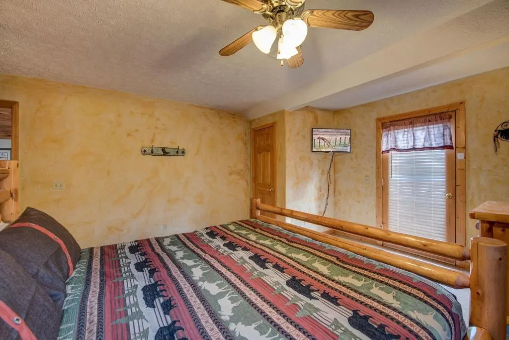 The Moose is Loose, 4 Bedrooms, Mountain View, Hot Tub, Sleeps 10