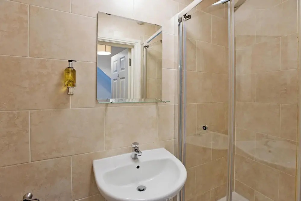 Imperial Corner House-Whitechapel Apartment