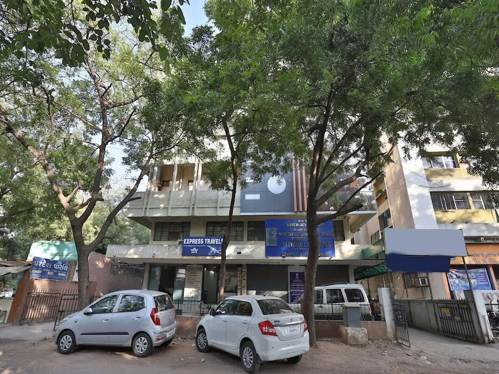 OYO Flagship 711 Hotel Crystal