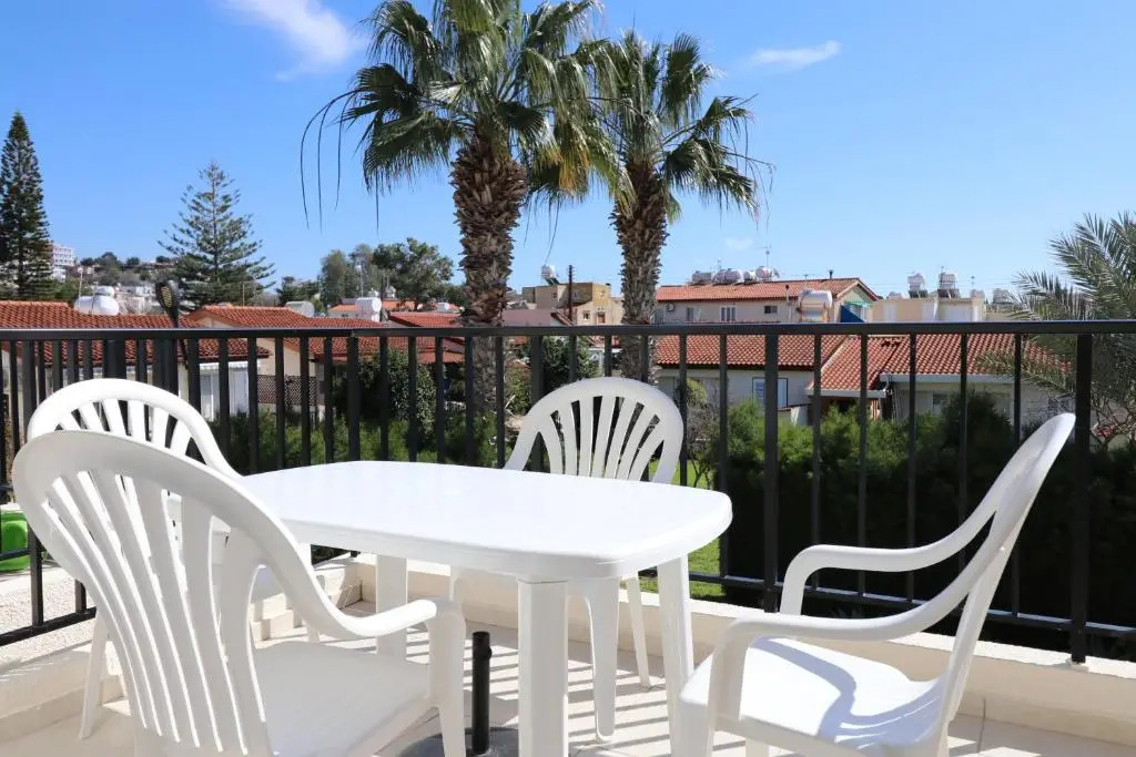 Cyking 2 bed Apartment with pool & 10 min to beach
