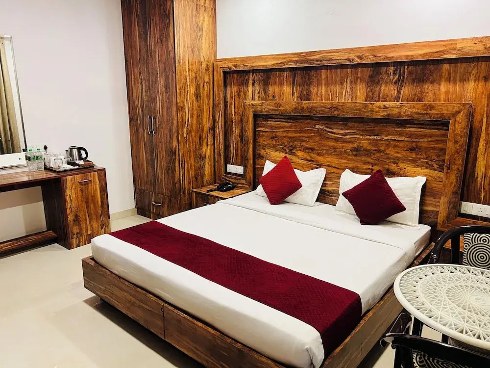 Haris Court Hotels & Banquets DLF Phase3