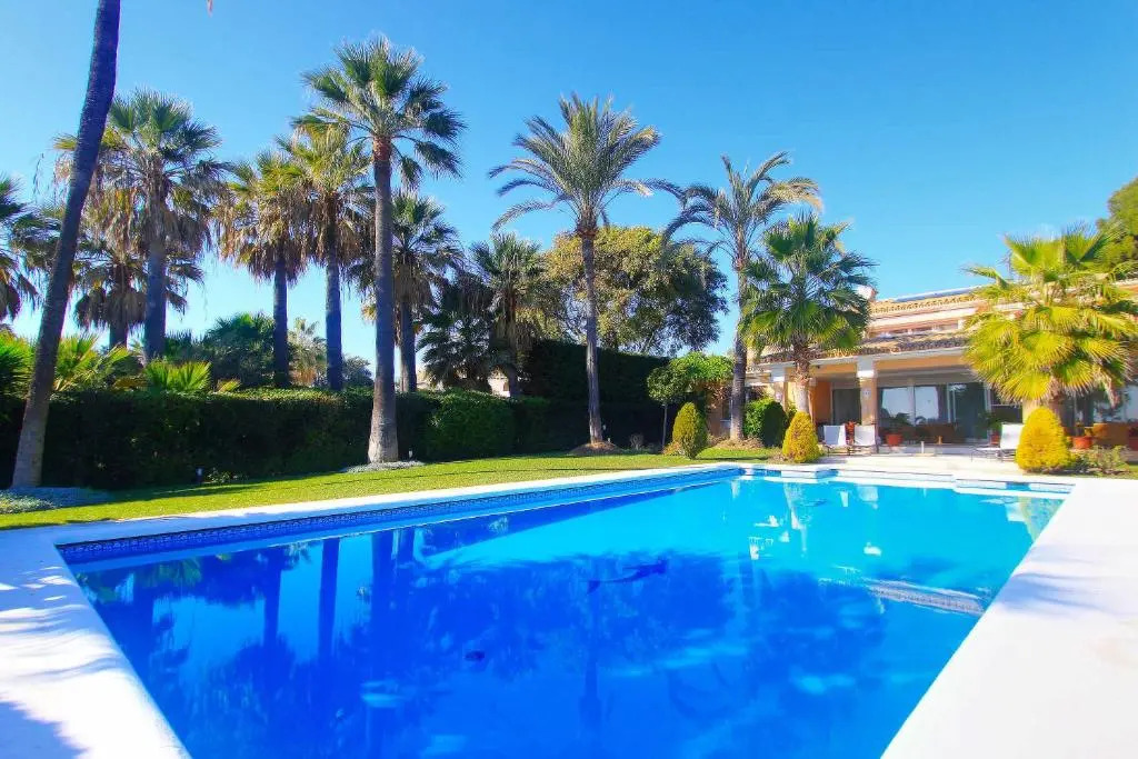 1077 beach villa el paraiso