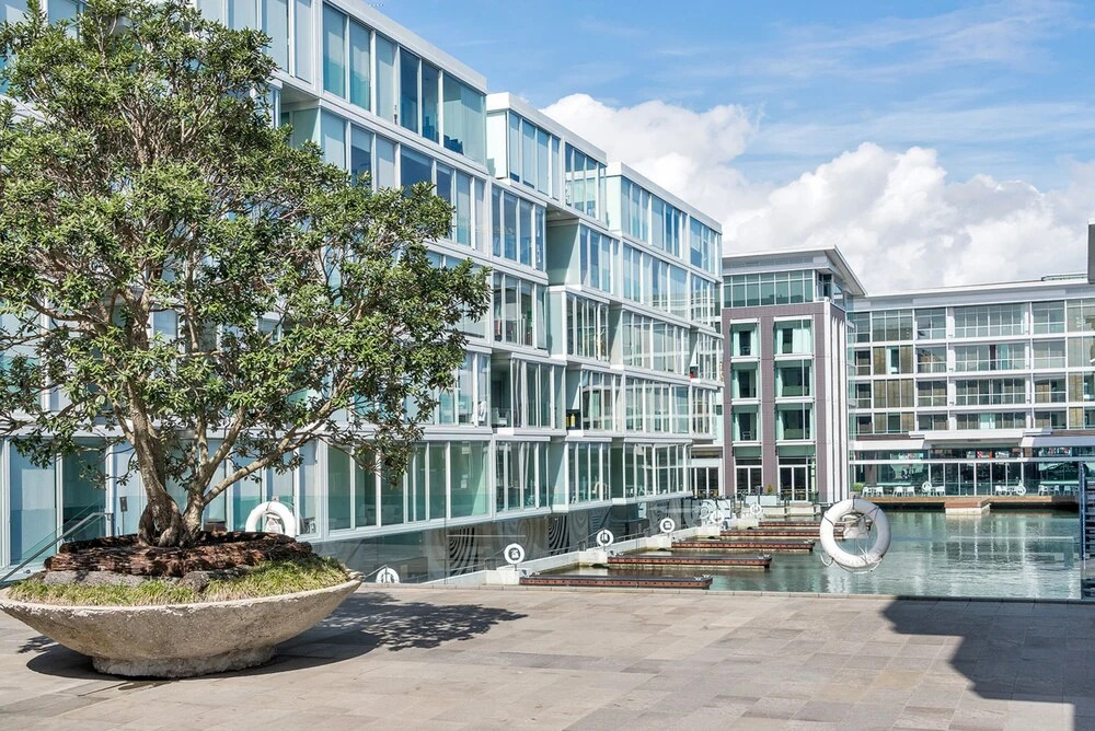 QV 2 Bedroom Apt Overlooking Marina -680