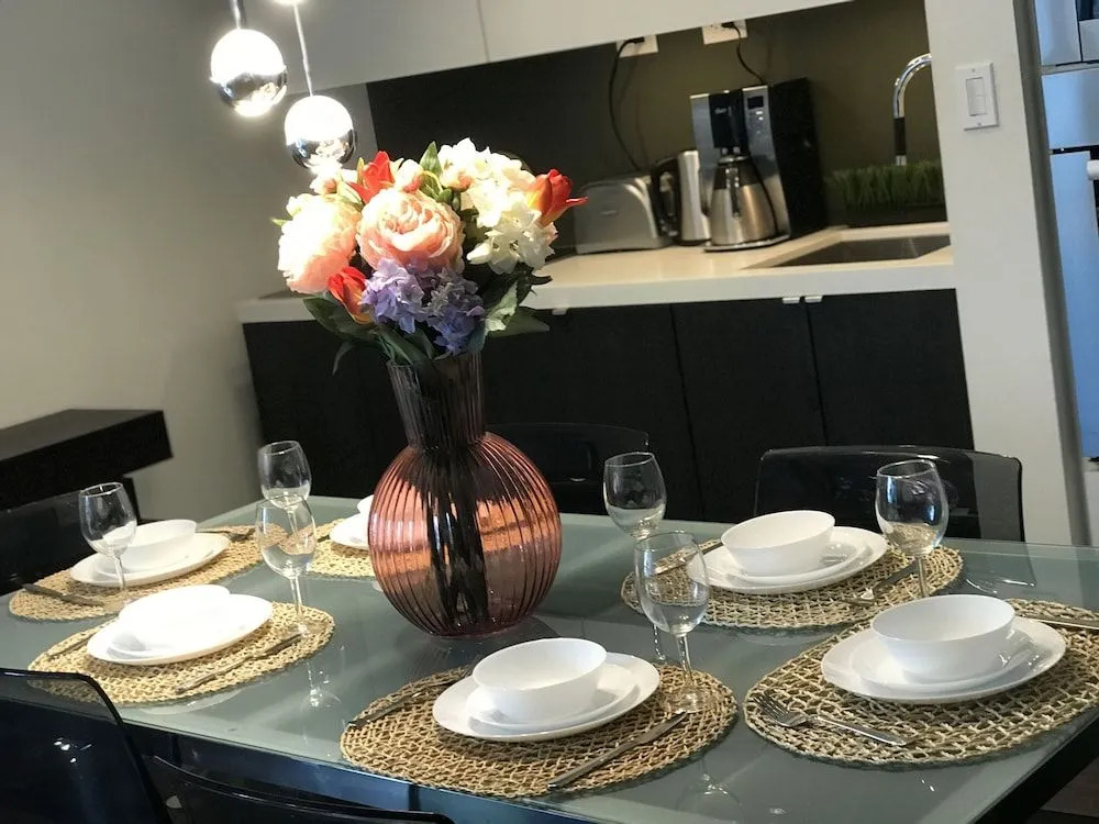 CN Tower View Design apart 3BD-2BA DT