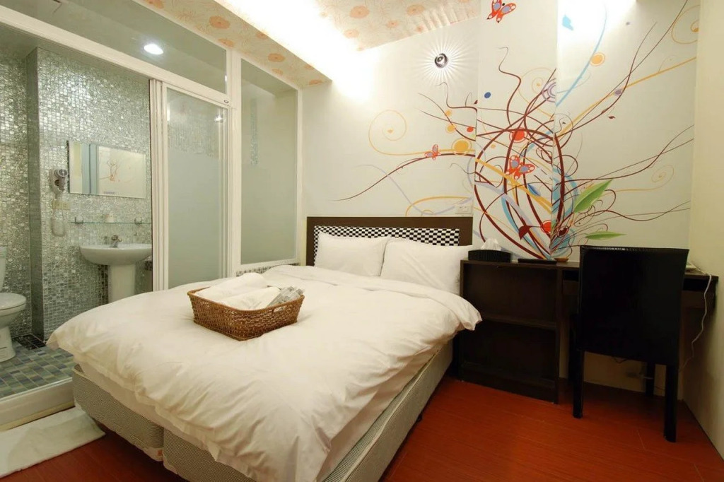 Happiness Inn