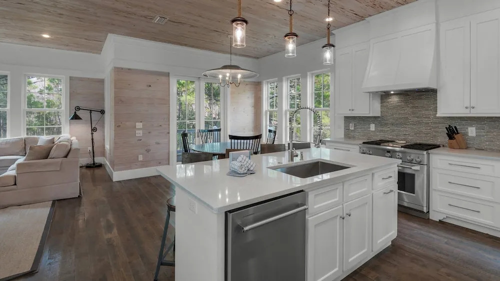 Sea Echo - Beautiful Home in Seagrove Beach! Community Pool! Dual Masters!