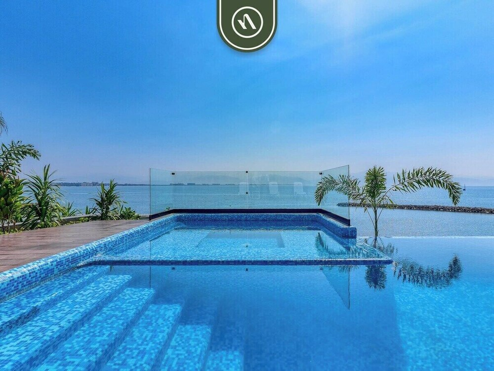 Luxury Oceanfront 3 BR Condo With Balcony