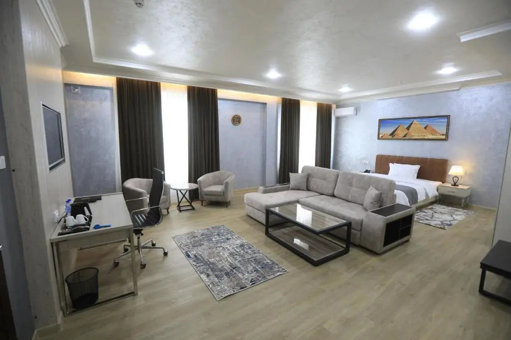 CHlNOR HOTEL