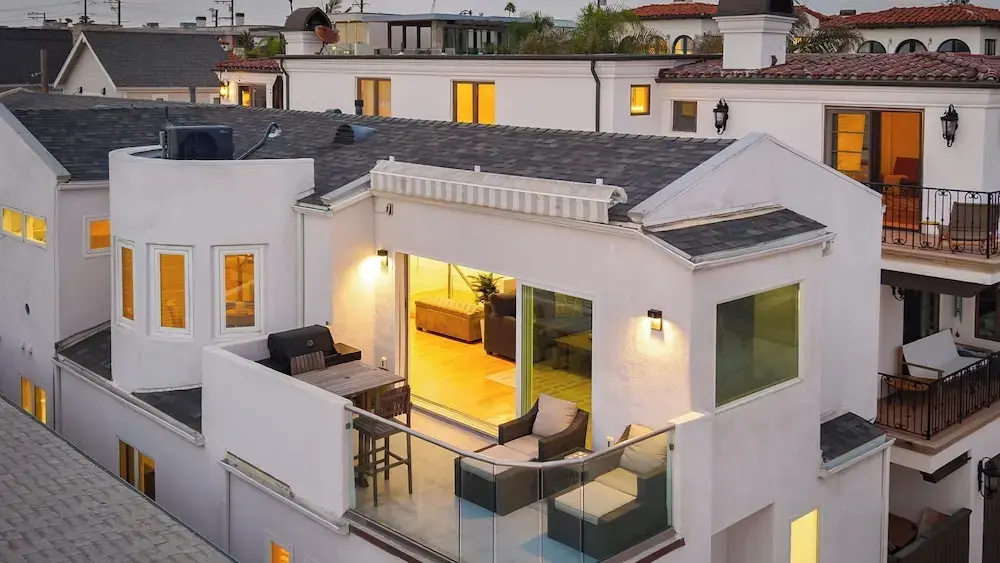 Walk to Manhattan Beach Pier, Ocean Views, Balcony, & Peloton Casa Del Mar by Avantstay