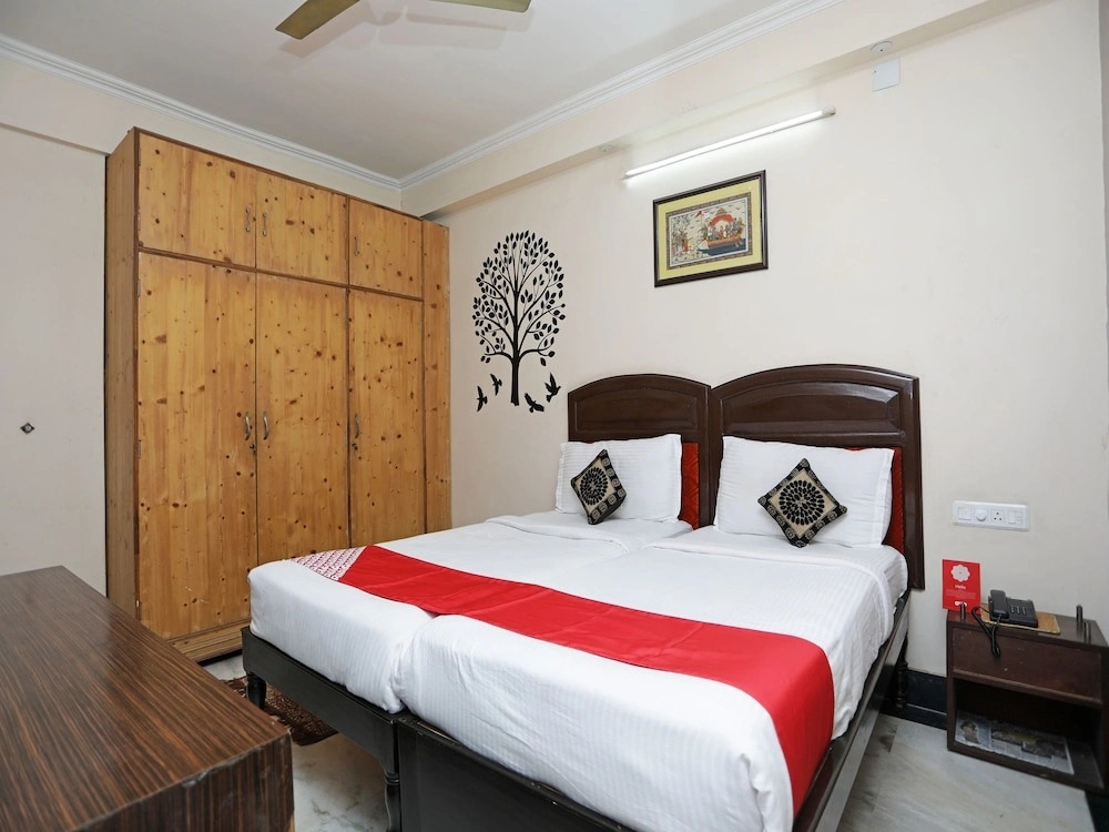 R S Corporate Guest House