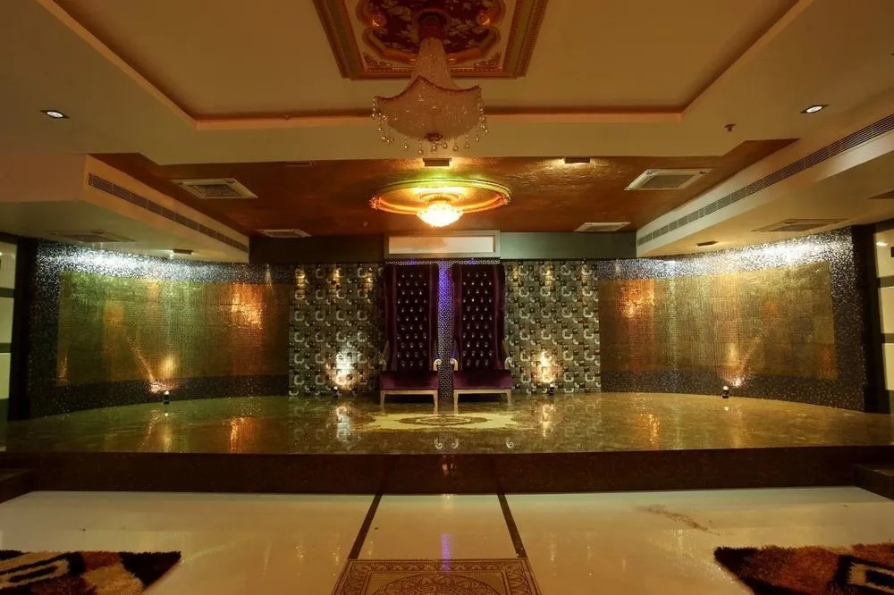 OYO 740 Hotel Suravi