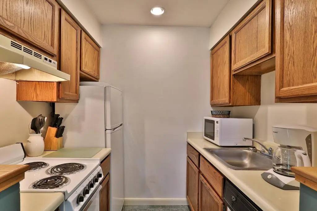 Cedarbrook Queen Suite 103