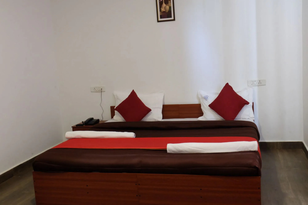 Rosepark Residency- Opposite Rosegarden