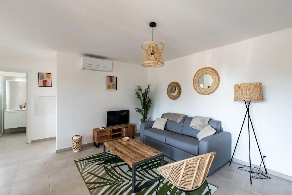 Mari - Appt tout confort 150m de la plage