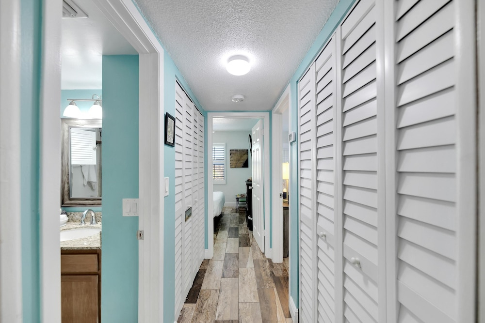 Newly Renovated 2 Beds 2 Baths Condo in St Pete Beach