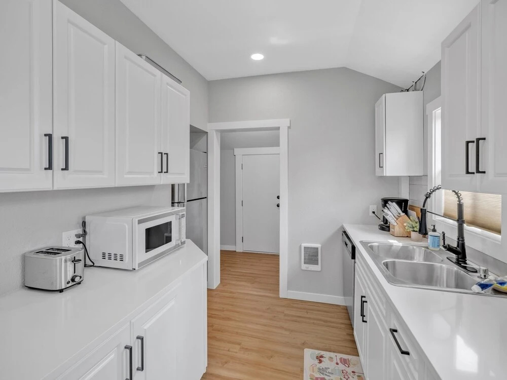 Next Door To Roundup & Town! 3 Bedroom Residence by RedAwning