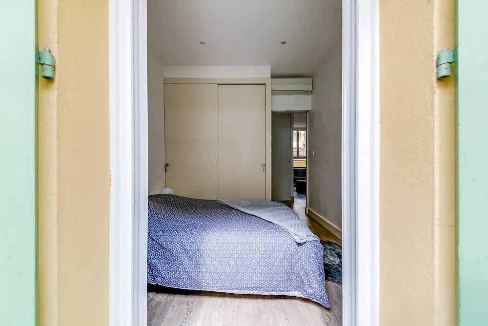 Beautiful Modern 3 Bedroom Apartment in Center